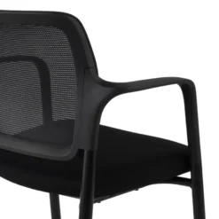 Sedia Conferenza Hermes con braccioli, base a 4 gambe, seduta ampia, schienale in rete