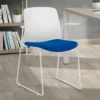 Sedia Conferenza Swing, con braccioli, impilabile, seduta imbottita