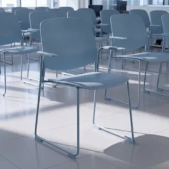 Sedia da Conferenza con braccioli Nadya, Pratica e impilabile