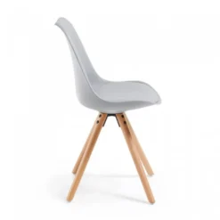 Sedia scandinava Norway, design, gambe in legno
