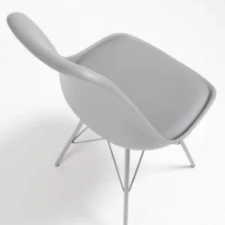 Sedia scandinava Norway, design, gambe in metallo